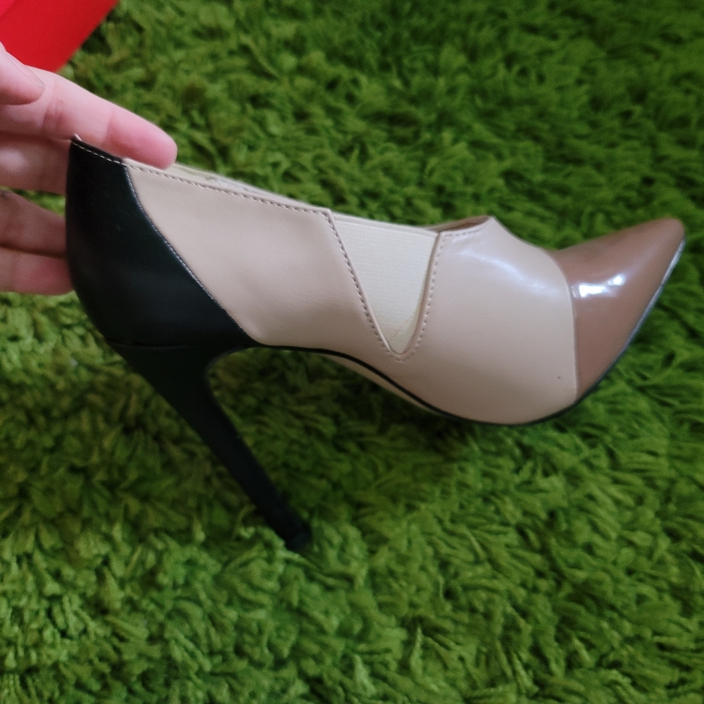 Heels - Picture 2 of 4